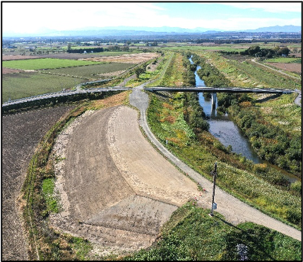石狩川改修工事の内　長都築堤盛土外工事